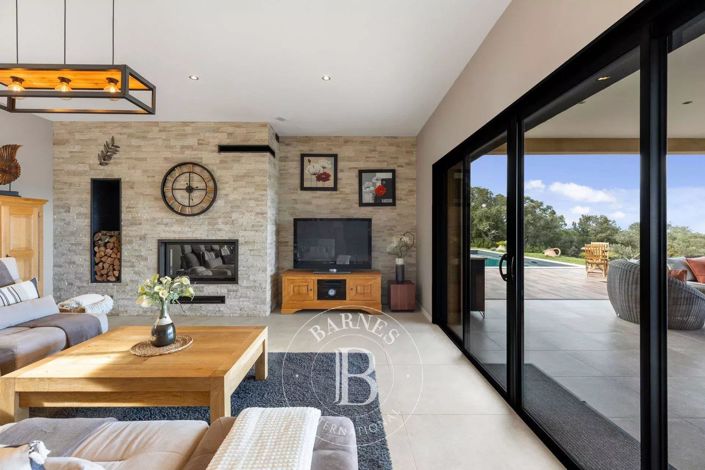 Image No.4-4 Bed House for sale