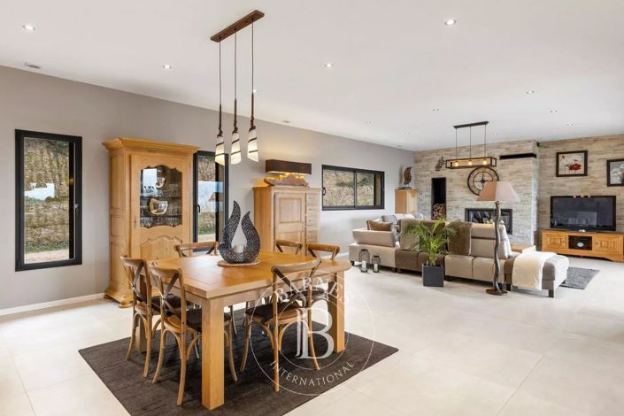 Image No.6-4 Bed House for sale