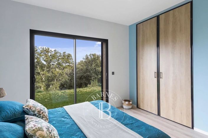 Image No.7-4 Bed House for sale