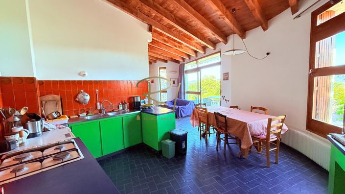 Image No.6-6 Bed House for sale