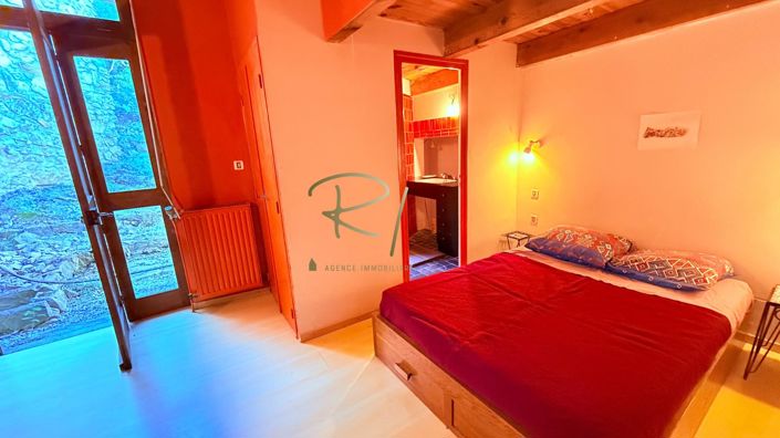 Image No.9-6 Bed House for sale