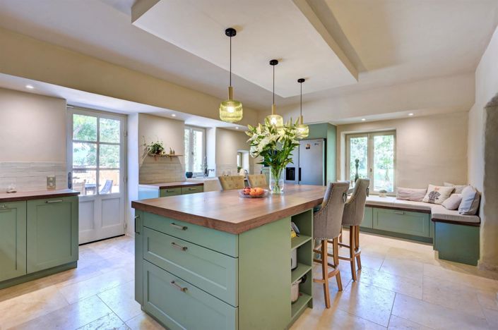 Image No.11-7 Bed Property for sale