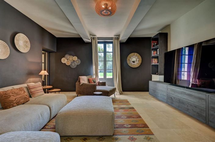 Image No.13-7 Bed Property for sale