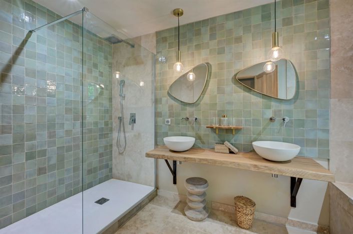 Image No.15-7 Bed Property for sale