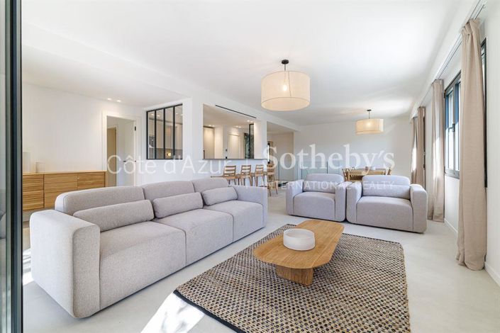 Image No.5-5 Bed Property for sale