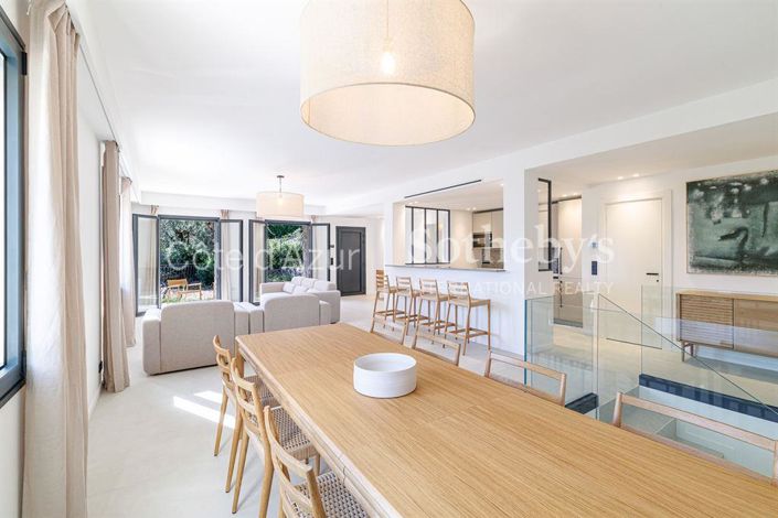 Image No.8-5 Bed Property for sale