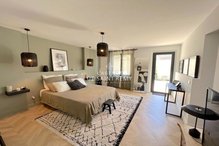 Image No.6-5 Bed House for sale