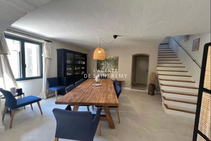 Image No.8-5 Bed House for sale