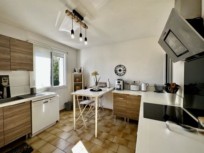 Image No.12-5 Bed House for sale