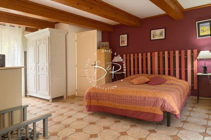 Image No.15-5 Bed House for sale