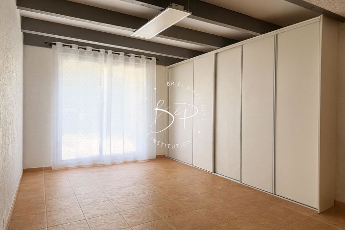 Image No.17-5 Bed House for sale