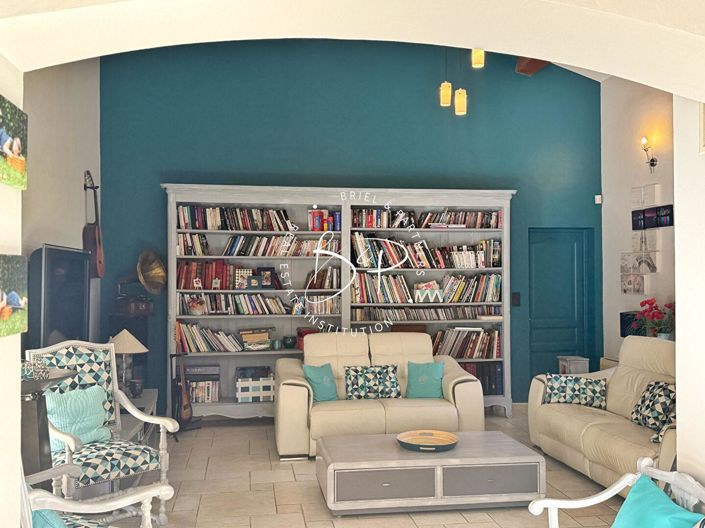 Image No.9-5 Bed House for sale