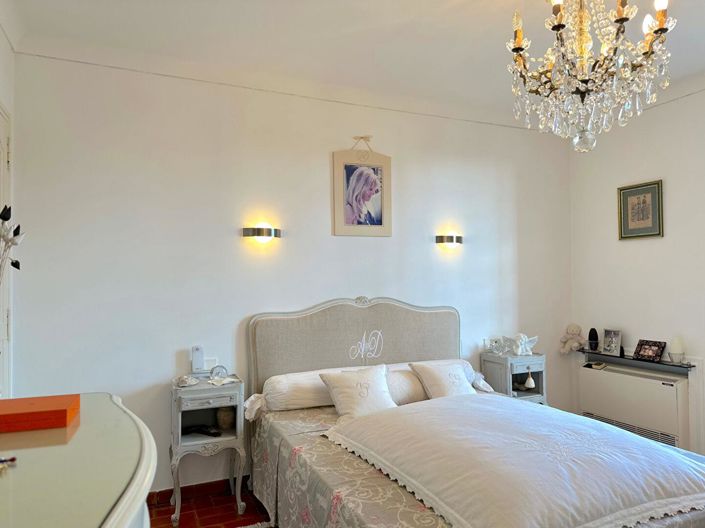 Image No.10-6 Bed House for sale