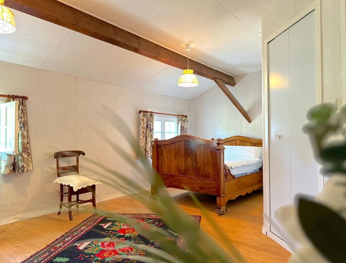 Image No.14-6 Bed House for sale