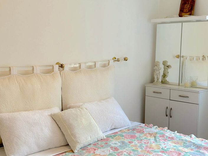 Image No.5-6 Bed House for sale