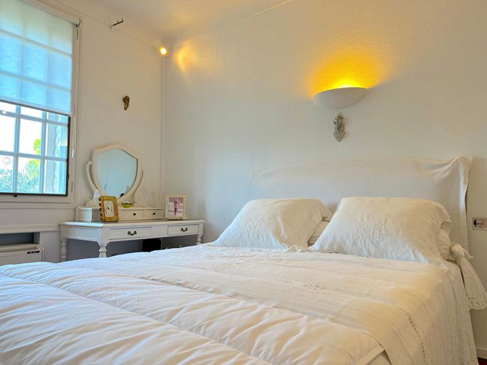 Image No.9-6 Bed House for sale