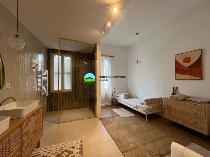 Image No.14-7 Bed Property for sale