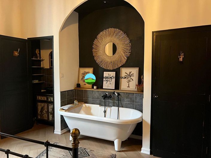 Image No.15-7 Bed Property for sale