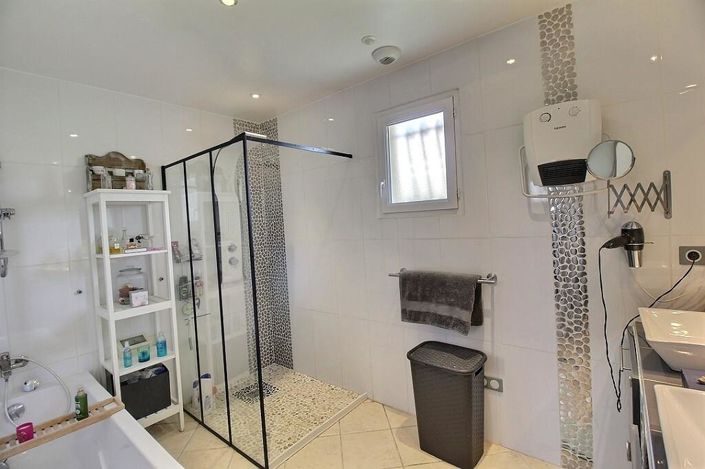 Image No.12-4 Bed House for sale