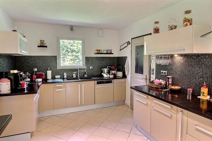 Image No.6-4 Bed House for sale