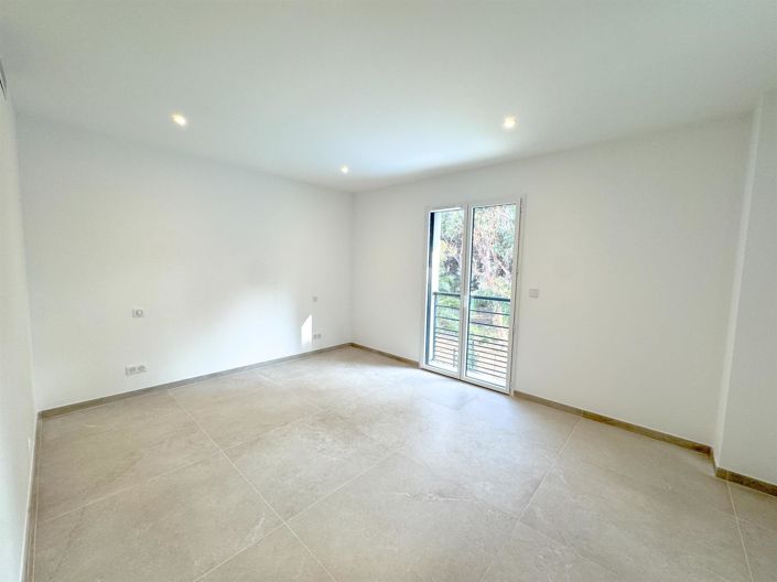 Image No.11-4 Bed House for sale