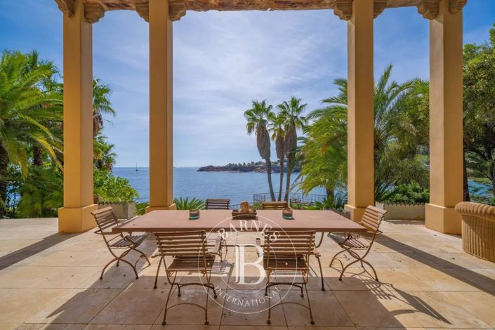 Image No.1-5 Bed House for sale