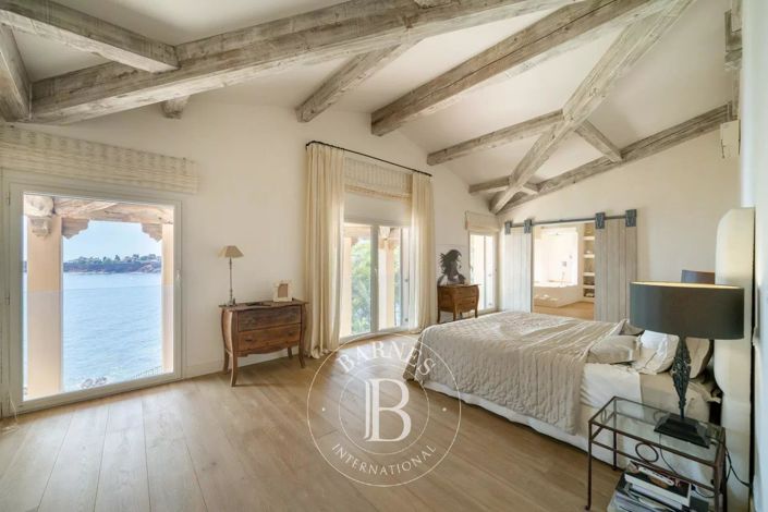 Image No.6-5 Bed House for sale