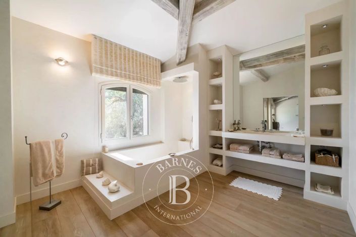 Image No.7-5 Bed House for sale