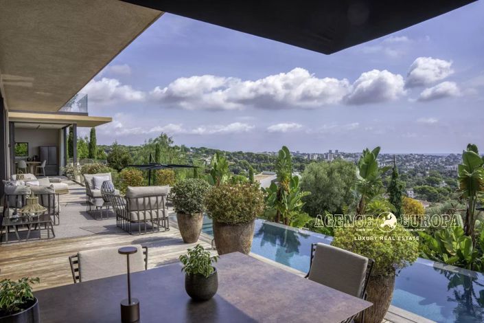 Image No.8-5 Bed House for sale