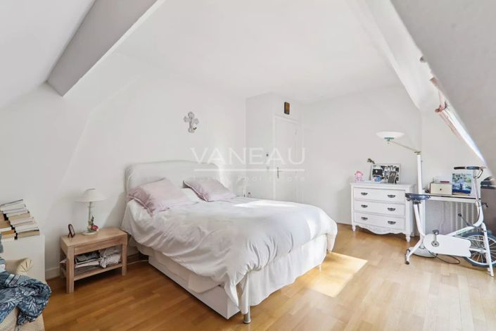 Image No.17-4 Bed House for sale