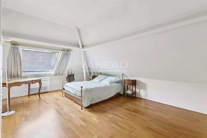 Image No.18-4 Bed House for sale