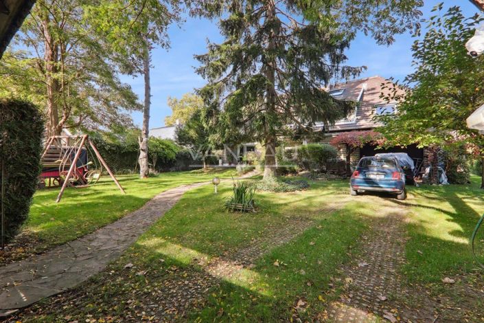 Image No.2-4 Bed House for sale