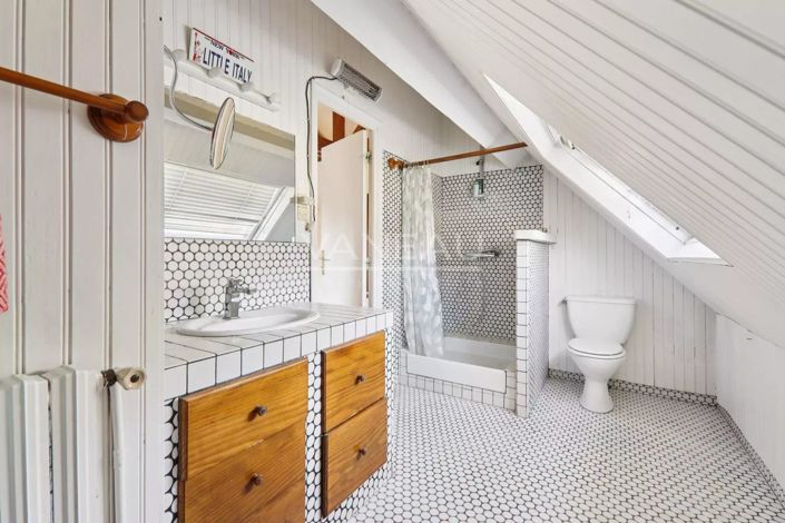 Image No.20-4 Bed House for sale