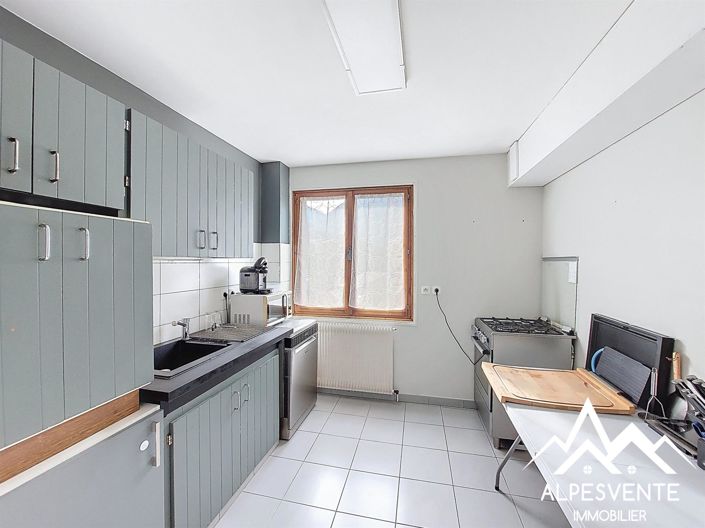 Image No.27-7 Bed House for sale