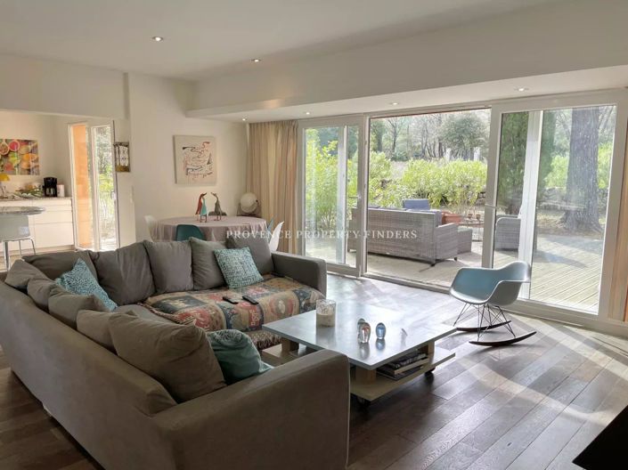 Image No.10-5 Bed House for sale