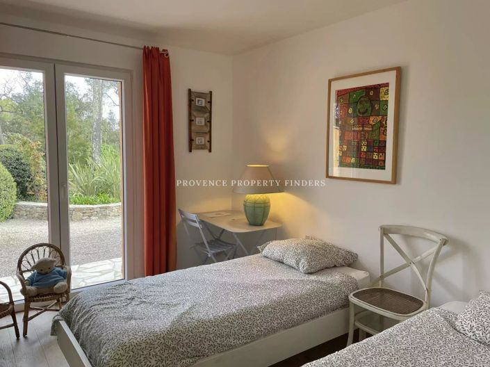 Image No.12-5 Bed House for sale