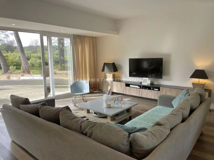 Image No.2-5 Bed House for sale