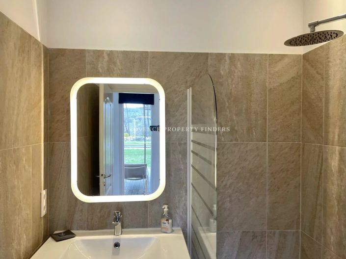 Image No.7-5 Bed House for sale