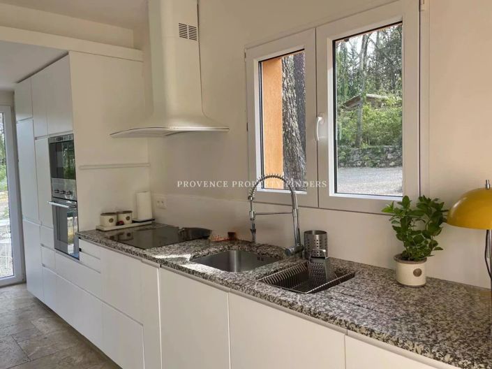 Image No.8-5 Bed House for sale