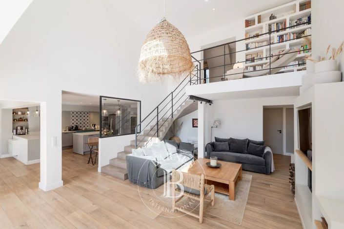 Image No.10-9 Bed House for sale