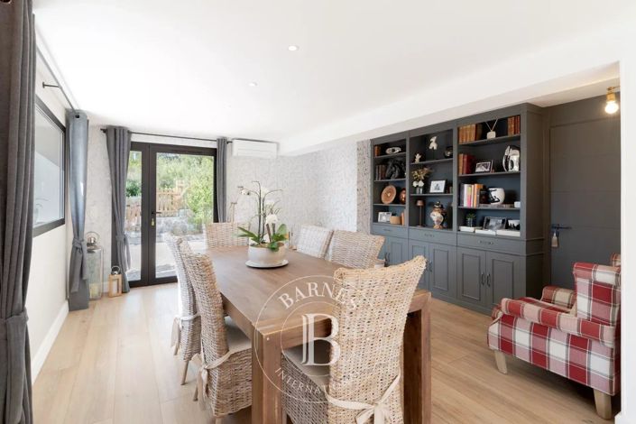 Image No.11-9 Bed House for sale