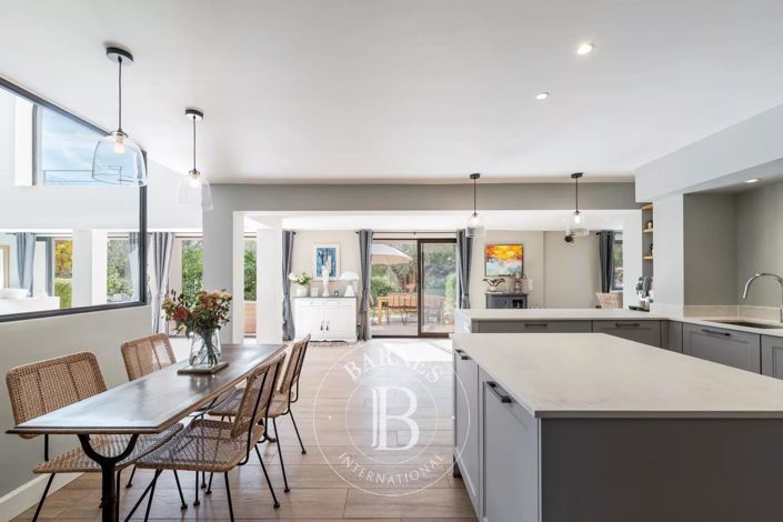 Image No.12-9 Bed House for sale