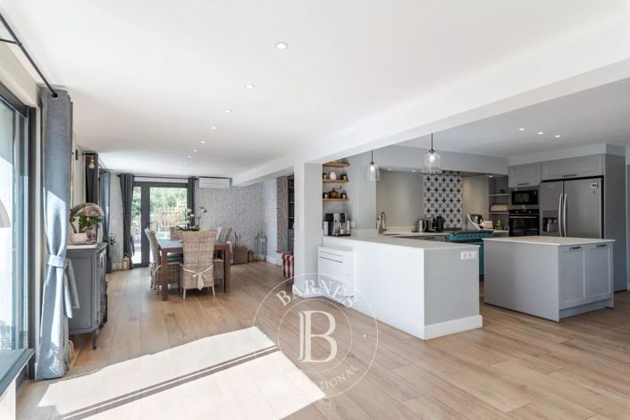 Image No.14-9 Bed House for sale