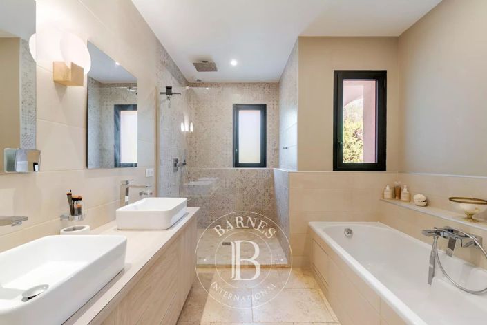 Image No.16-9 Bed House for sale