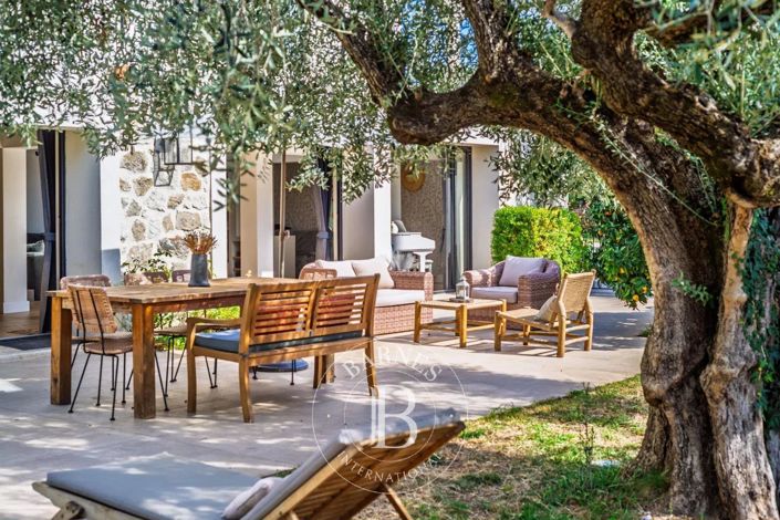 Image No.2-9 Bed House for sale