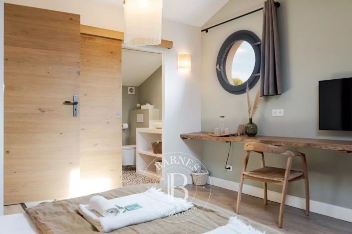 Image No.21-9 Bed House for sale