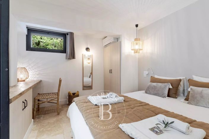 Image No.24-9 Bed House for sale