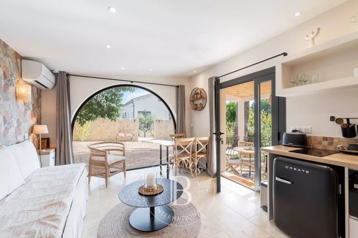 Image No.28-9 Bed House for sale