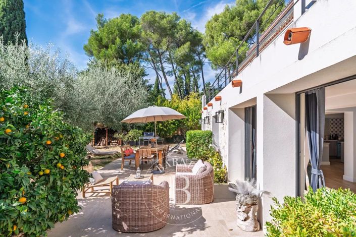 Image No.6-9 Bed House for sale