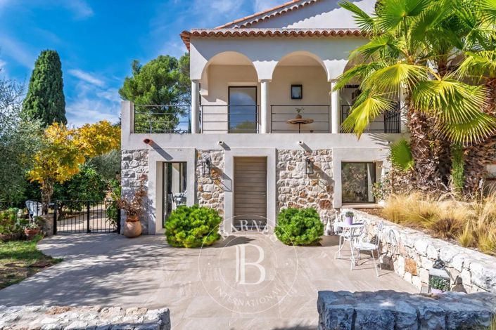 Image No.7-9 Bed House for sale